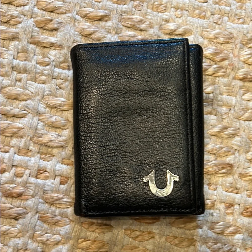 True Religion Black Key Card Holder with Horseshoe Emblem-tri-fold